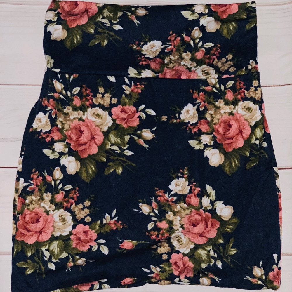 Girls short skirt LIGHTLY WORN !!